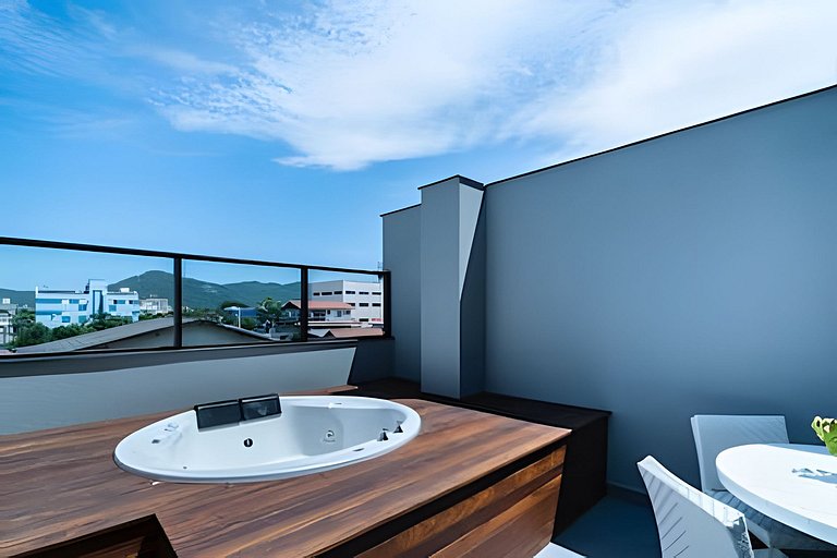 Triplex c/piscina em Bombinhas