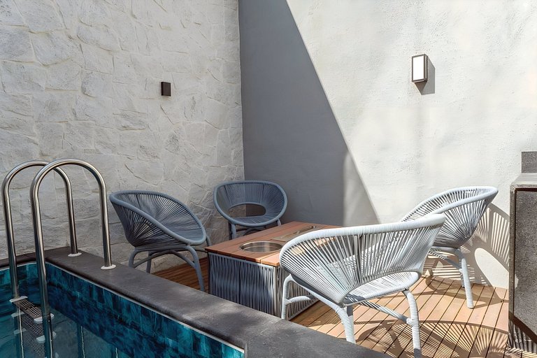 Triplex c/piscina em Bombinhas