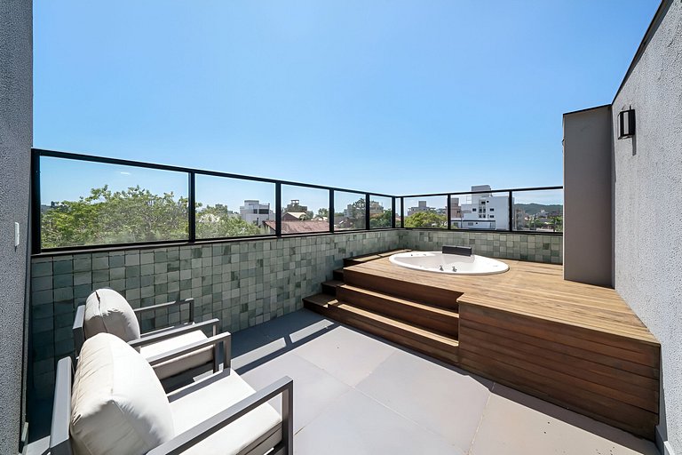 Triplex c/piscina em Bombinhas